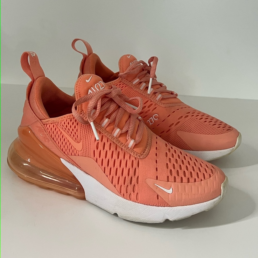 Women’s Nike 270 in Crimson Bliss Size 6.5